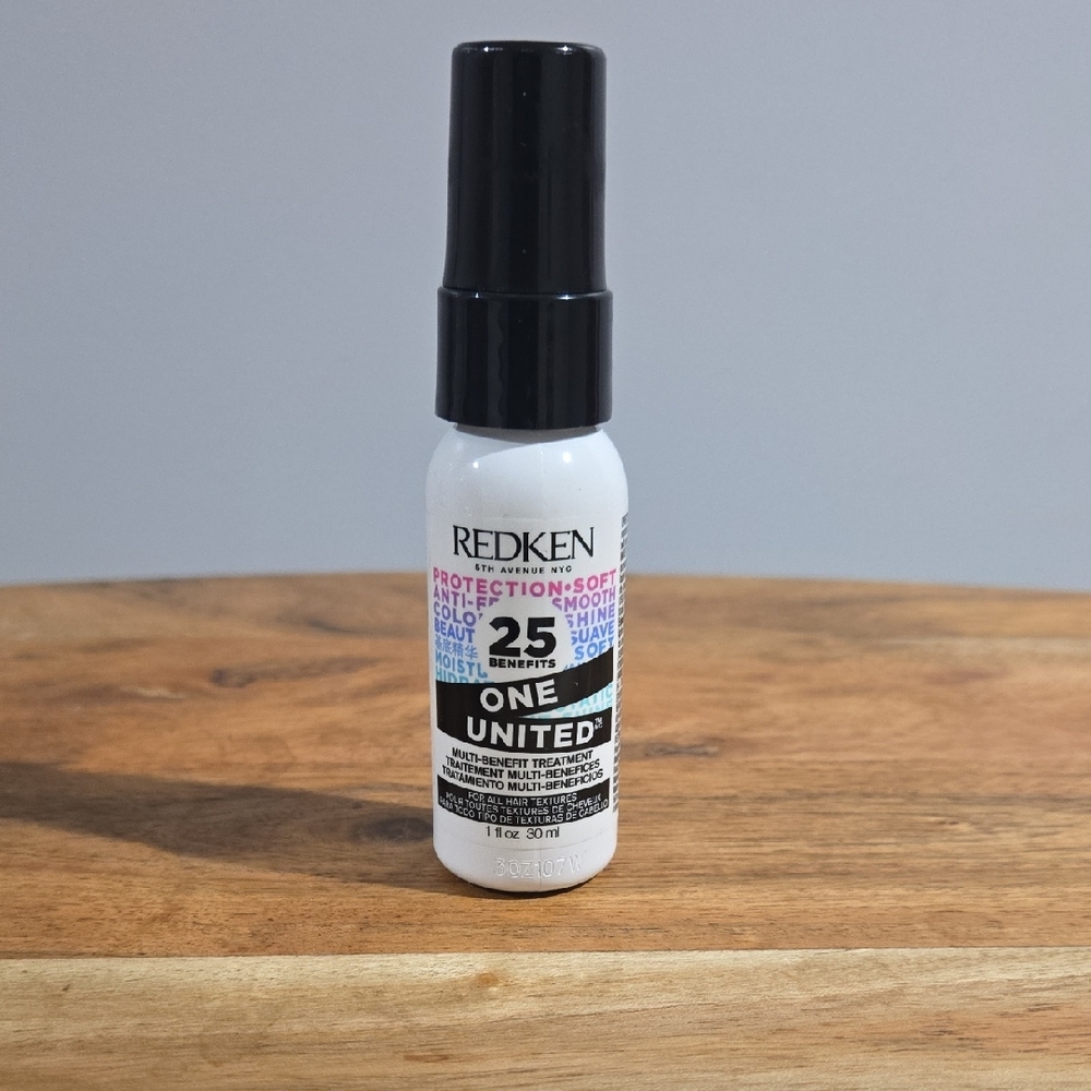 Redken One United Multi-Benefit Treatment Spray 1oz *NEW*